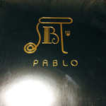 焼きたてチーズタルト専門店PABLO - ブラックでシックですね