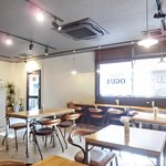 cafe OGU1 - 店内のテーブル席の風景です