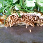 お好み焼き キミッツ - 麺の色が日本そばｗｗｗ