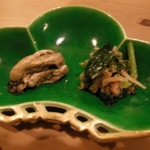 旬味 泰平 - 牡蠣の有馬煮，ほうれん草