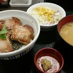 なか卯 - 鰤丼　豚汁サラダセット