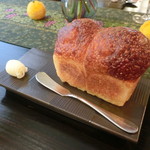 メゾン・ド・ヨシダ - 焼きたてパン（お店で焼いているそうです。)