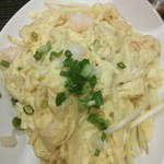 RED DRAGON NOODLES - エビと卵の炒め物。