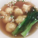 RED DRAGON NOODLES - エビワンタンスープ。