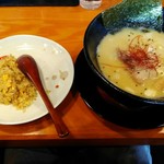 ラーメンひふみ - 「ひふみ鶏白湯＆半チャンセット」900円