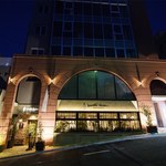 トラットリア サンタルチア - 外観写真（ナイト）