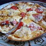ピザぶーすインディ - ランチセットのピザ（ガーリック＆トマト＆オリーブ）