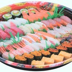 Famiri An Haikara Tei Sushi Madoka - 回転寿司では店内での飲食のほか、このようなお持ち帰りも可能です。