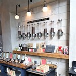 ファクトリー&ラボ 神乃珈琲 - 店内