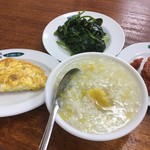 高雄清粥小菜 - 料理写真:芋粥(小)と小菜3種で80NT$≒294円