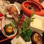 蓬左茶寮 - 【前菜】赤飯、加減豆腐、原木椎茸、花菜の辛子和え、金玉、ささみの胡桃和え　みぞれ人参