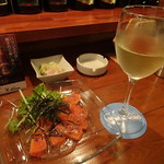 マル・デ・ビーノ - 本日の魚のカルパッチョ(この日はサーモン)800円＋白ワイン500円