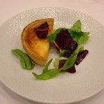 マンジャーレ - ズワイ蟹とポロ葱の温かいタルト