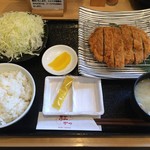 紅かつ - とっても硬い肉質の上とんかつ定食