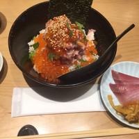 SUSHI TOKYO TEN、 新宿ニュウマン店 - お刺身が付いてきますよ♪