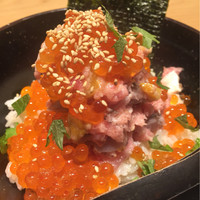 SUSHI TOKYO TEN、 新宿ニュウマン店 - おまかせ丼〜！このこぼれんばかりのいくら！！