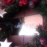 Ｃａｆｅ Ｌｕｏｇｏ - ドアにはクリスマスのリース