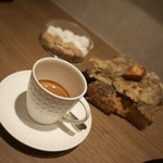 ラチュレ - エスプレッソと熊の背脂のフィナンシェ