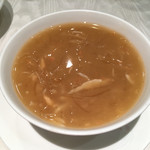 華正樓 - 蟹肉入りフカヒレのスープ