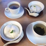 黒んぼ食堂 - 杏仁豆腐とお茶が付きます。茉莉龍珠茶（ジャスミン茶）と安渓毛蟹茶