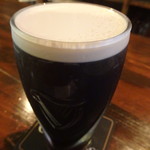 Irish Pub  GRA - しばし待つと泡が上部へ　