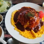 Kafe Kura - オムライスランチ。サラダ、デザート、小鉢、ドリンク付きで1000円。