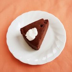 マックスバリュ - 料理写真:ショコラケーキ　102円　2017/01