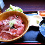 Yonezawa Gyuu Yakiniku Kotora - 米沢牛炙り刺し丼（2010年）
