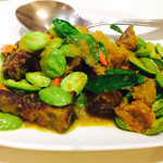 Khua Kling + Pak Sod - サトー豆とクリスピーポークのグリーンカレー炒め