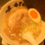 赤坂ラーメン  - しおラーメン 680円