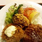 キッチンスズキ - カニクリームコロッケ、メンチカツ、鶏の唐揚げ定食