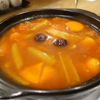 銀座夜市 - ドラゴンフルーツと和牛すね肉のトマトスープ