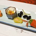 料亭 まつむら - 前菜の5品だよ。盛り付けがきれいだな～