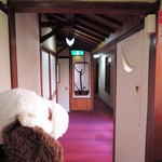 今日は予約をして来ました。
          仲居さんにお部屋まで案内してもらっていたら
          なんだか旅館に来た気分だなぁ。
          