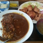 食事処岩山 - サービスランチ1000円(カレー&唐揚げ)