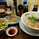 天砲ラーメン - チャーシュー丼セット