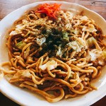 やきそば　フライ　五郎作 - 焼きそば。具はキャベツと豚肉で、麺はかなり太め。