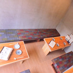 Koubashiya - 2階の8名様まで座れる足を伸ばせるローテーブルのお席です。