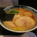 藤堂 - らーめん醤油 燻丸 大盛　ズームアップ