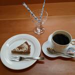Kafefothieito - マーブルチョコレートケーキとホットコーヒーのセット