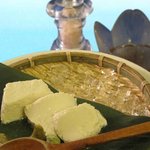 こだわり炭火焼鳥 ふらふら - しっとりなめらかな手作りならではの食感と甘味！　手作りざる豆腐￥３８０