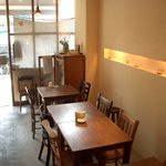 cafe dining muku - お昼の雰囲気です。光が入って、気持ちの良い店内。