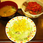 すき家 - キムチ牛丼　とん汁サラダセット