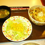 すき家 - 3種チーズ牛丼　サラダセット
