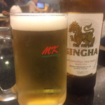 MK Restaurant - シンハビールで乾杯
