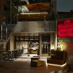 THE ROASTERY BY NOZY COFFEE - 夜は赤いネオンが浮かび上がります。