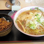 黄金 - 2017年1月　ラーメンカルビ丼セットのラーメン大！