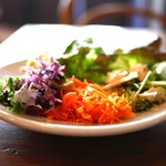 テイストアンドセンス - サラダは食べ放題