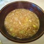 麺家 ぶんすけ - 付属の豚骨スープ