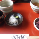 手打ちそば はやし - 黒米とそばつゆと薬味